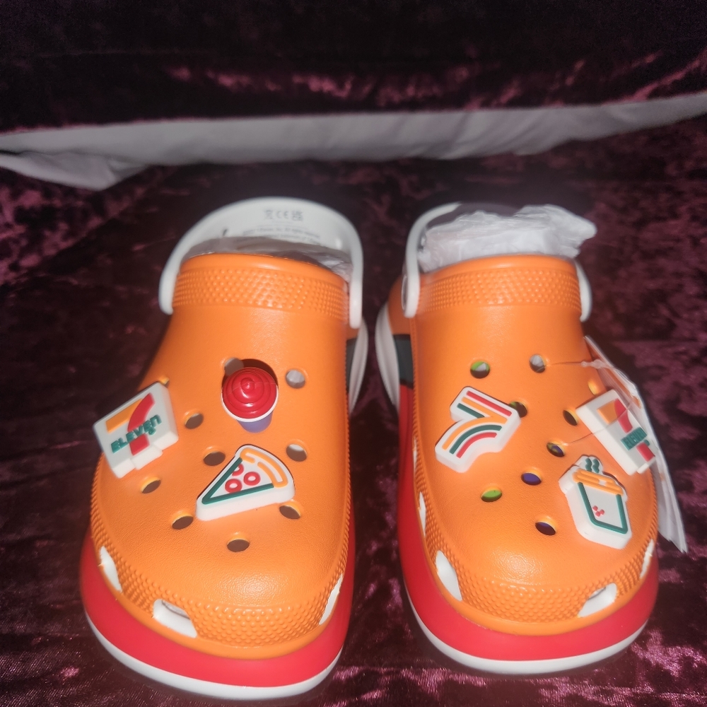 7eleven crocs clog